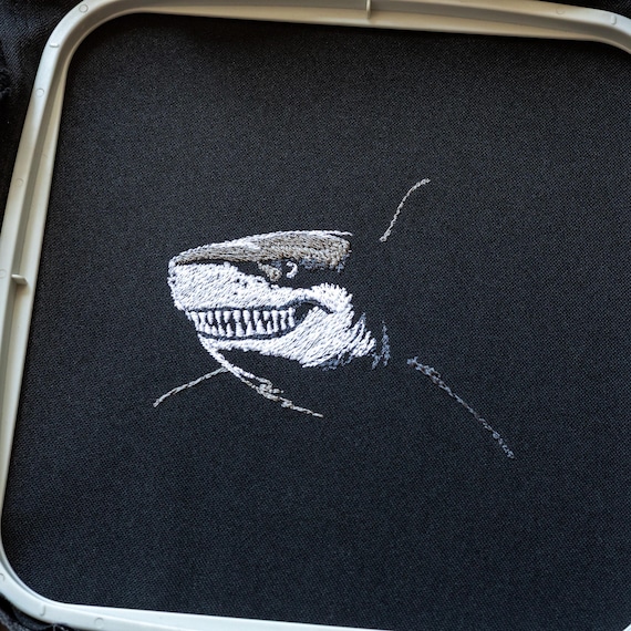 Weißer Hai Stickdatei, Stickdatei Wildes Raubtier für dunklen