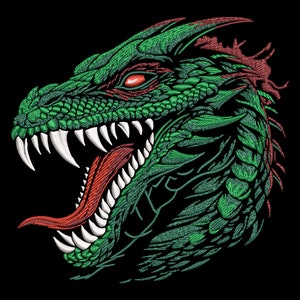 Puede incluir: Una cabeza de dragón verde con ojos rojos y una boca abierta y afilada. Las escamas del dragón son detalladas y la lengua sobresale.
