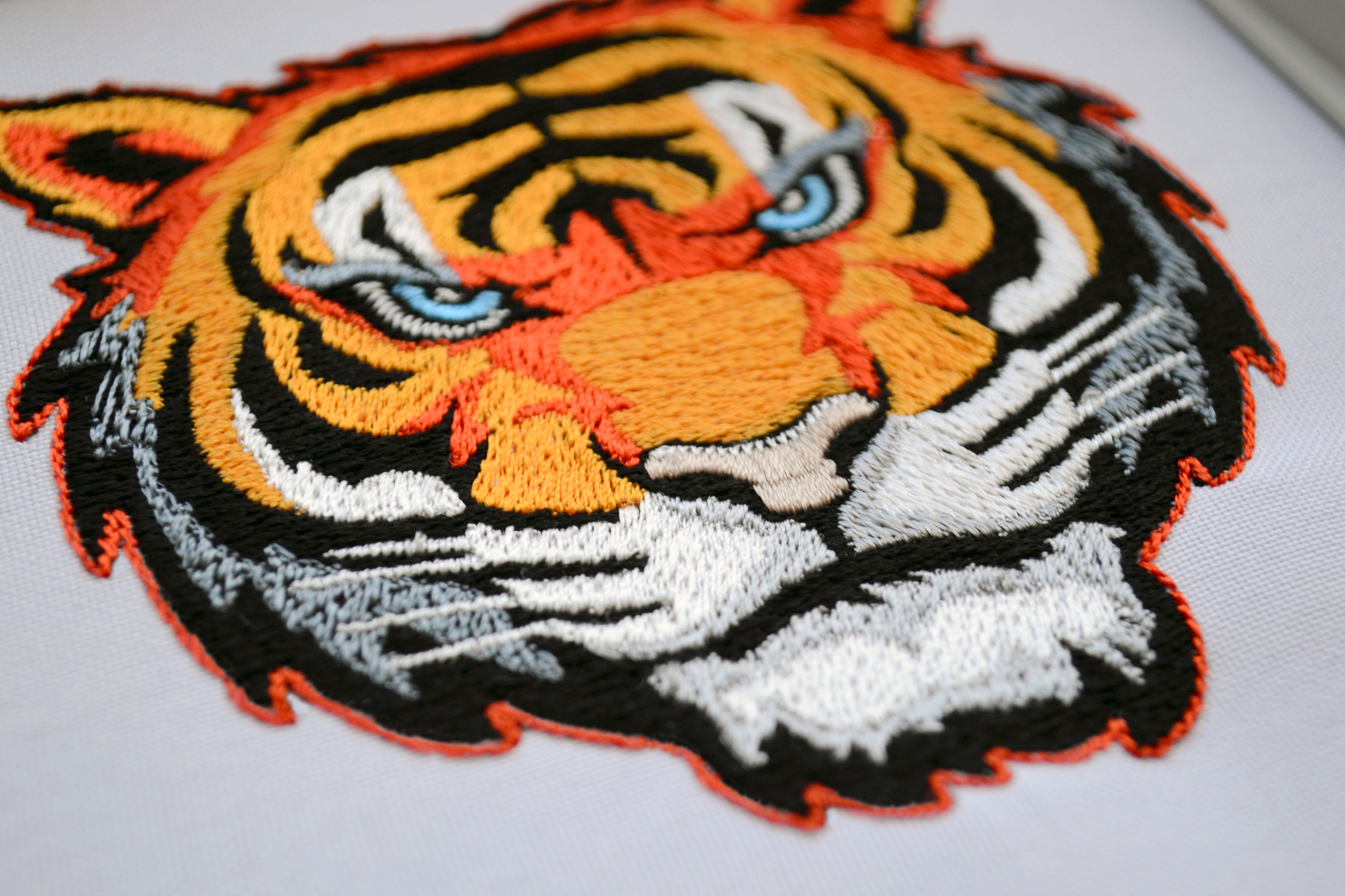 刺繍絵　虎 風水 虎 トラ Tiger 寅 タペストリー 刺繍 絵 玄関 絵 虎の飾り 壁