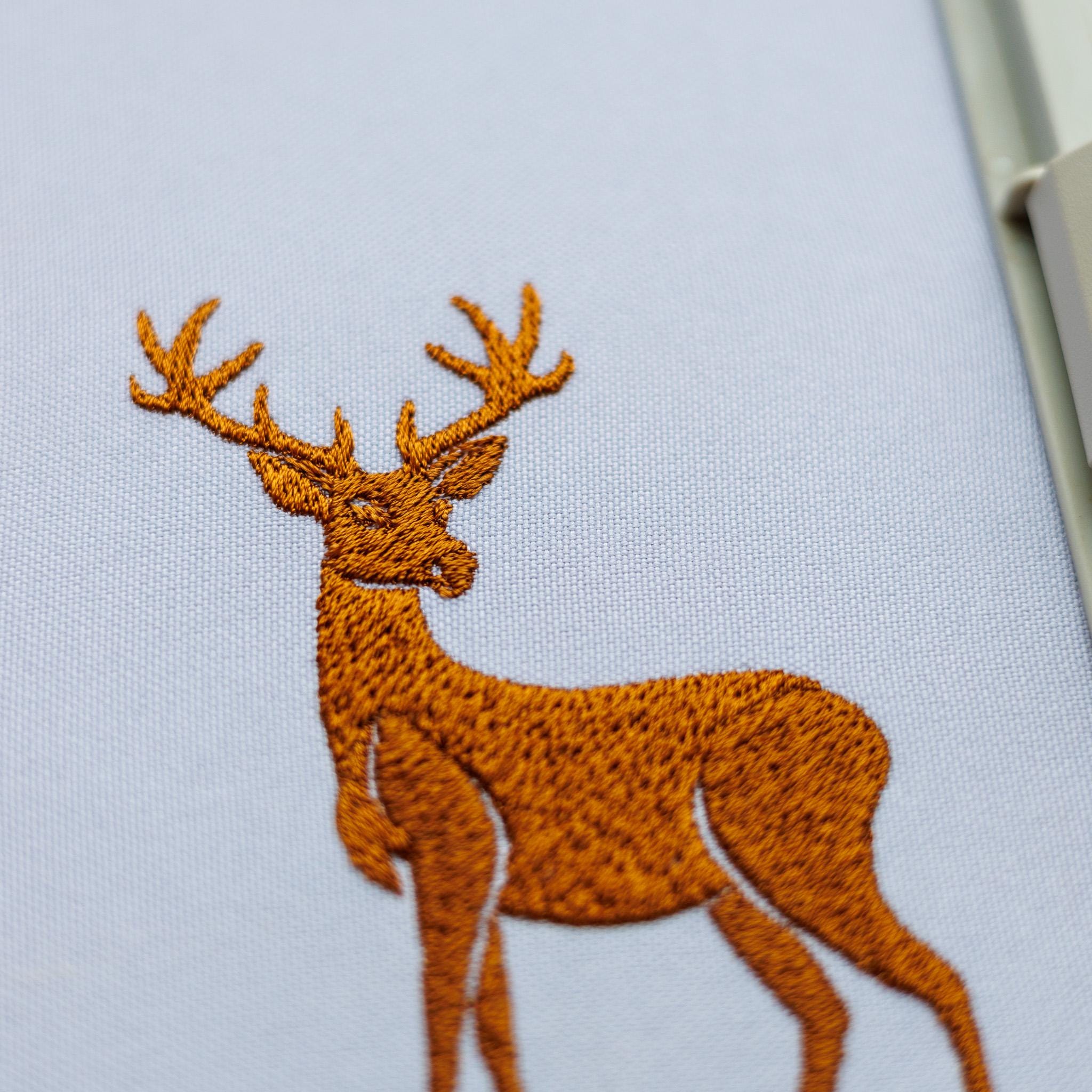 エレガントな鹿の刺繍デザイン - ミニマリストの森の動物の機械刺繍