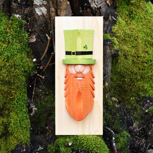Handgeschnitzte St Patrick Linden Holz Figur - Irish Decor