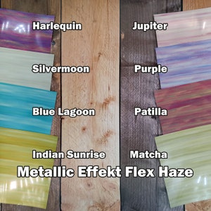 Puede incluir: Primer plano de ocho láminas de vinilo efecto metálico flex haze de diferentes colores. Los colores son Harlequin, Silvermoon, Blue Lagoon, Indian Sunrise, Jupiter, Purple, Patilla y Matcha.