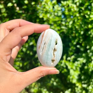 65mm Large Caribbean Calcite  Palm Stone, Crystal Palm Stone, Meditation, Polished Caribbean Calcite