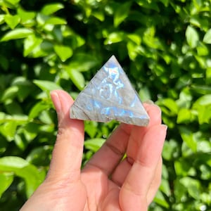 Labradorite Crystal Pyramid, Natural Crystal Pyramid Stone, Blue Flash