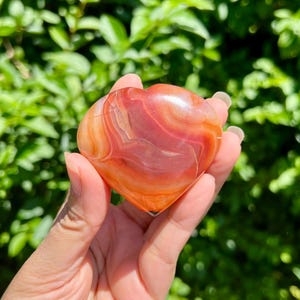 Pietra a forma di cuore di corniola da 55 mm, cristallo di corniola, pietra a forma di cuore di cristallo, alta qualità.