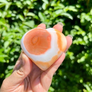 Pietra di palma a forma di cuore di corniola da 60 mm, cristallo di corniola, pietra di palma di cristallo, alta qualità.