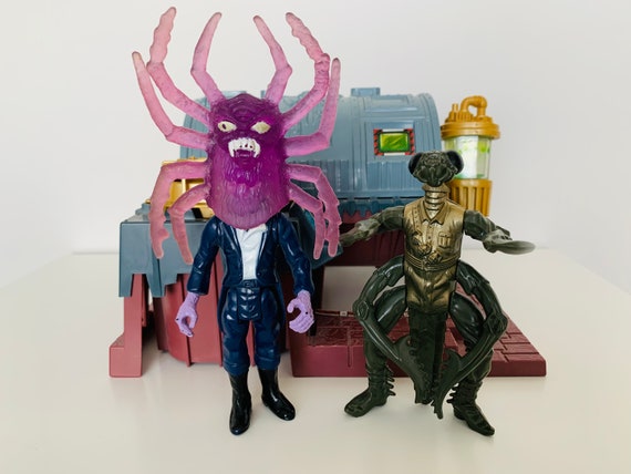 初版 ジム アンガー 1990 ユニバーサル プレス シンジケート磁器フィギュア Vintage 1990 Kenner Swamp Thing Transducer Playset With Praying