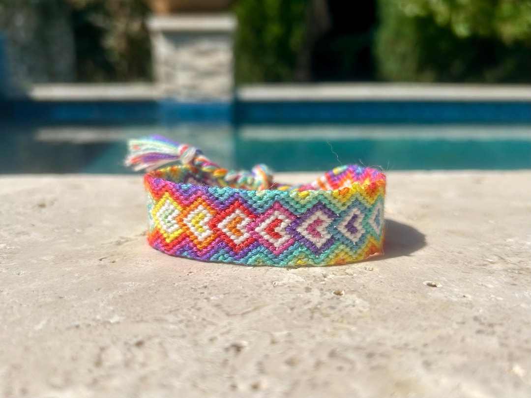 handmade ハンドメイド　rainbowテックコードブレスレット Rainbow Hearts Friendship Bracelet, Knotted Woven Handmade Neon