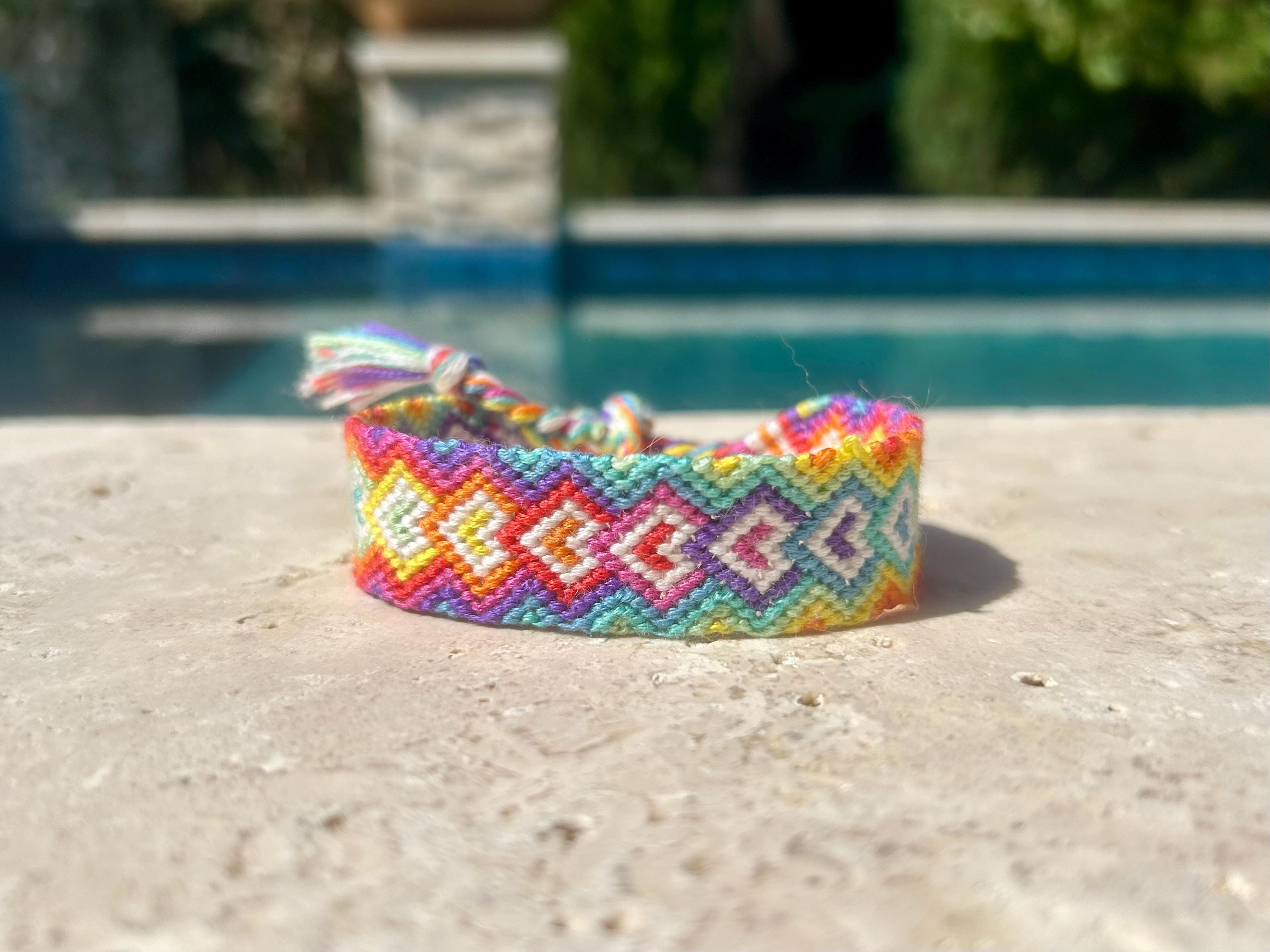 handmade ハンドメイド　rainbowテックコードブレスレット Rainbow Hearts Friendship Bracelet, Knotted Woven Handmade Neon