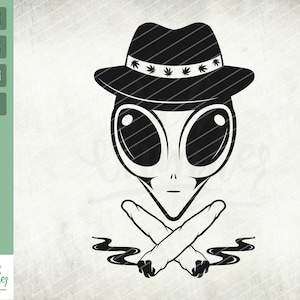 Può includere: Illustrazione in bianco e nero di un alieno che indossa un cappello con un disegno a foglia di marijuana e tiene due spinelli di marijuana in posizione incrociata.