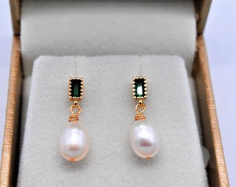 Sterling silver 925s Earrings with natural pearl pendant and emerald green zircon crystal, for women.