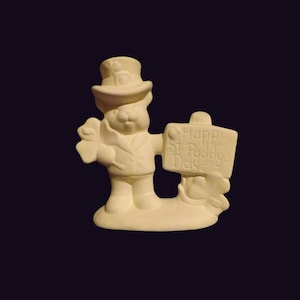 Happy St. Patrick&#39;s Day Bear. Ready to paint