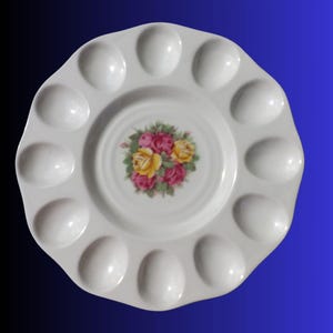 Assiette oeuf à la diable à motif floral