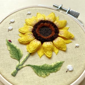 Cerceau « Tournesol » brodé à la main, motif 3D image 3