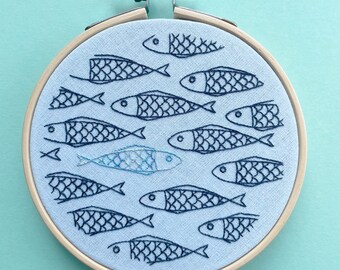 Anneau de pêche « Fishy Business » brodé à la main