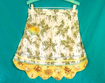 Vintage 1940s Half Apron White Background Floral Print Scalloped Edge Trimmed W/Yellow Floral Print,  Rick Rack Trimmed Border and Pocket