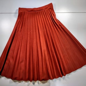 Mocha Brown Knife Pleated Teen/Woman’s Skirt, Vintage 1970s, Wash and Wear 100% Polyester, Permanent Pleats, Vintage Size 8