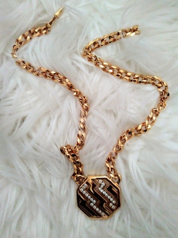 Avon 1986 GoldTone/Rhinestone chain necklace medal