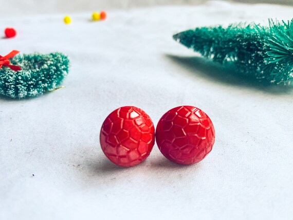 Poppy Red Screw Back earrings