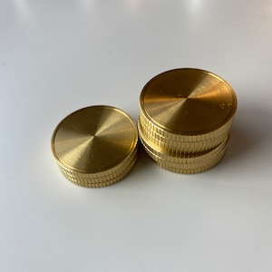 Messing Münzrohlinge - 1 1/4 " x 1/8" - American Made - Schilfrand - Facettierte Kante - Knurled Edge