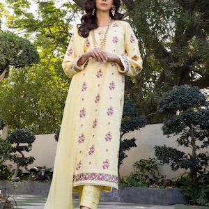 Asim Jofa Original Cambric Cotton Embroidered 3 Piece Dress Pakistani Designer Wear Size Medium