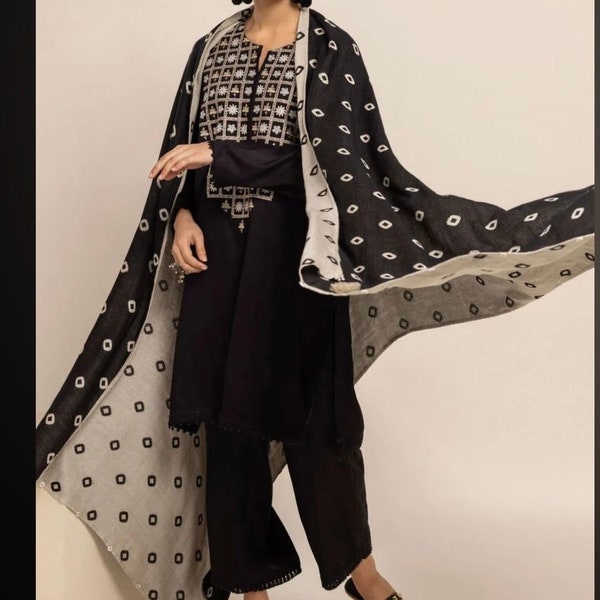 how to wear pakistani shawl
