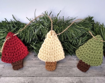 Crochet Christmas garland | Holiday mantel decoration | Farmhouse decor