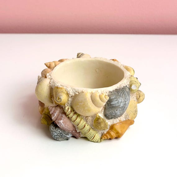 Ceramic Trinket Box with Shell Design - image 4