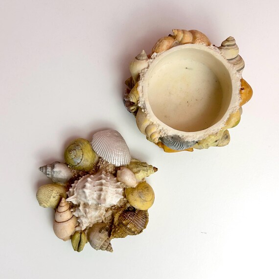 Ceramic Trinket Box with Shell Design - image 5