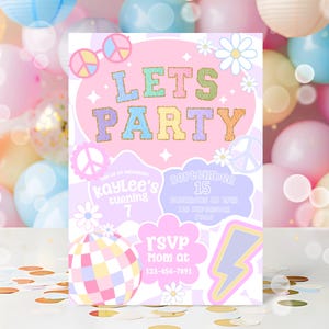 Invitación digital editable con parche preppy, invitación de cumpleaños con parche universitario retro, invitación editable para fiesta de preadolescentes.