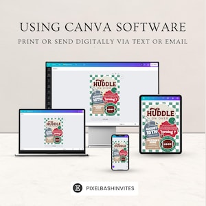 Pu&ograve; includere: Un invito digitale visualizzato su vari dispositivi: laptop, monitor desktop, tablet e smartphone. L'invito presenta un tema calcistico con il testo "HUDDLE ON OVER" e i dettagli dell'evento.