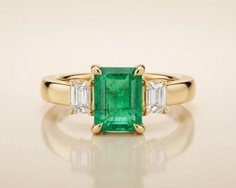 Natürlicher sambischer Smaragd Ring 8 x 6 mm | Smaragdschliff Smaragd Verlobungsring | Moissanit Drei-Steine-Ring | Solid Gold Versprechen Ring | Maistein
