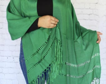 Rebozo mexicano verde, xale, envoltório, lenço. Fabricado no México. Rebozo Verde ecoa no México.