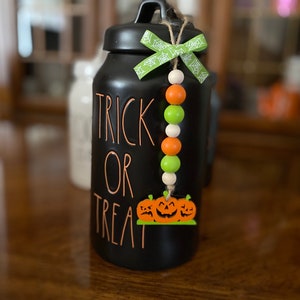 Handmade Halloween Pumpkin Bead Garland – Rustic Fall Decor with Green spiderweb Bow – Autumn Mantel or Tiered Tray Accent