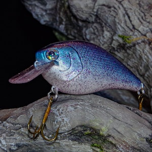 Hand-painted &#39;Blue Smoke Pearl&#39; Classic 2.5 Square-bill Crankbait