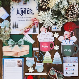 Peut inclure: Un ensemble d'activités de langage sur le thème de l'hiver inspirées de Montessori. L'ensemble comprend une variété de cartes colorées avec des mots et des images liés à l'hiver, tels que "heureux", "venteux", "joyeux" et "sombre". Il y a aussi une feuille de travail imprimable avec un poème acrostiche sur l'hiver.