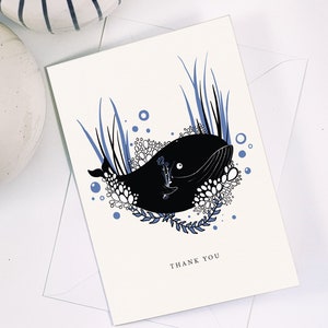 Wenskaart, Dank u, Walvis met een boeket van bloemen lege kaart, A5 300GSM Kaart en een lichtgrijze envelop