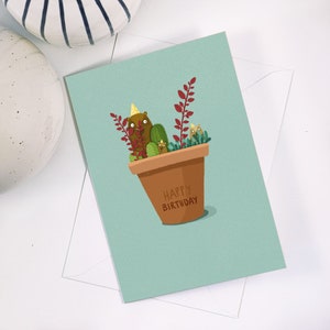 Cartão de felicitações, feliz aniversário, ursos com chapéus de festa em um pote de suculentas cartão em branco, cartão A5 300GSM e um envelope cinza claro
