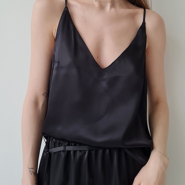 Haut camisole à col V profond, haut cami noir, débardeur v coupé biais avec sangle spaghetti, débardeur Deep v, haut femme coupe basse, cami débardeur soyeux