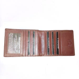 Cartera Hipster SEDONA® con ranuras laterales para tarjetas de crédito y RFID