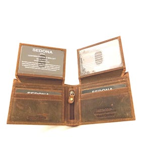 Cartera de piel de búfalo SEDONA® con solapa de doble cara y 4 ventanas para identificación. Aspecto vintage