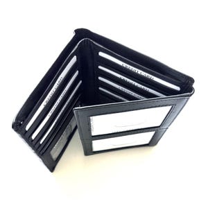 Cartera Hipster SEDONA® con diseño de tres pliegues