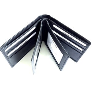 Cartera plegable SEDONA® con dos solapas centrales, 12 ranuras para tarjetas de crédito, 3 ventanas para matrícula y protección RFID