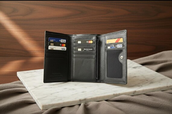 Women’s Trifold Leather Wallet with snap closure