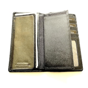 Cartera larga SEDONA® con solapa central