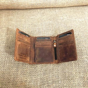 Cartera triple SEDONA® de piel de búfalo con cremallera en el compartimento para efectivo