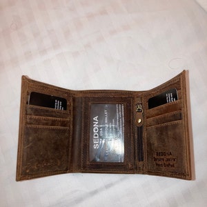 SEDONA® Trifold Wallet, 8 credit card slots, zipper in fold section, pullout ID/Card holder in the exterior.