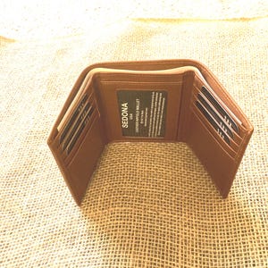 Cartera grande de tres pliegues SEDONA® en piel de vacuno