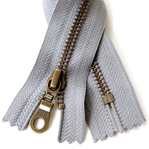 YKK #5 Antique (5-16" / 12,7-40,7 cm) - 578 Granite Grey - Juego de 5. Zipperloft - Proveedor canadiense.