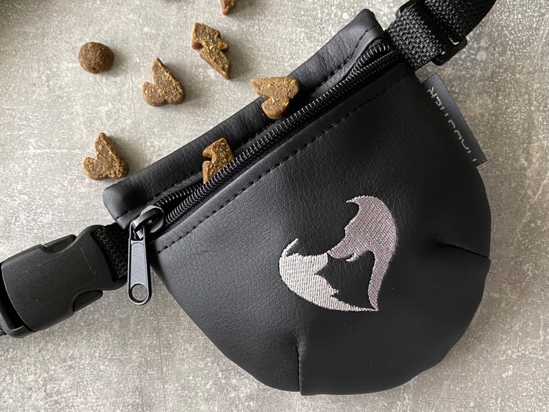 Waterproof Dog treat bag Eco leather Dog training treat pouch Dog treat bum bag Puppy treat pouch Waist dog treat holder Black